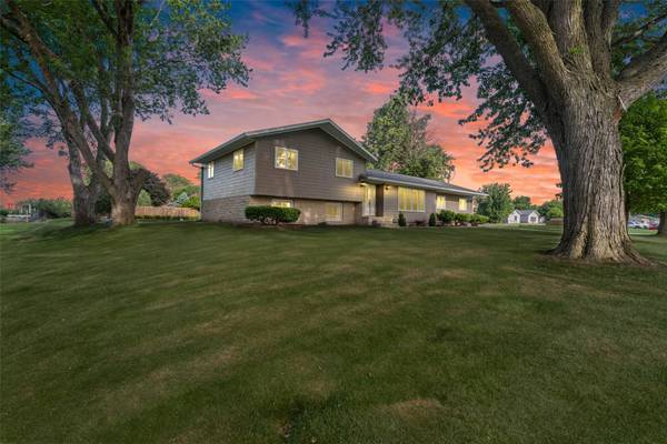 800 School Street, Stanhope, IA 50246