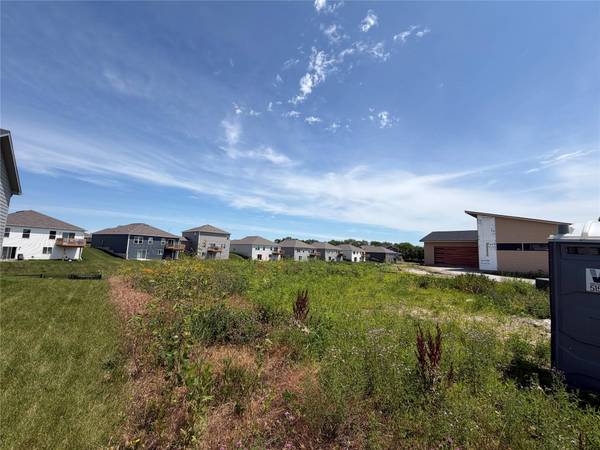 2907 Oak Street, Norwalk, IA 50211