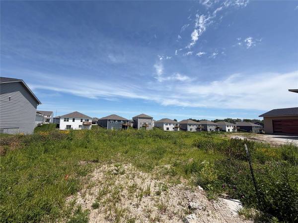 2907 Oak Street, Norwalk, IA 50211