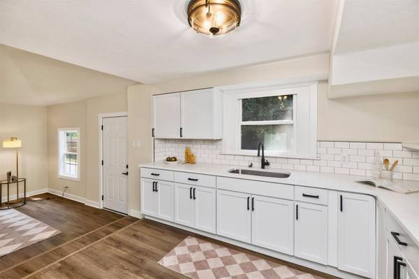 1920 E Walnut Street, Des Moines, IA 50316