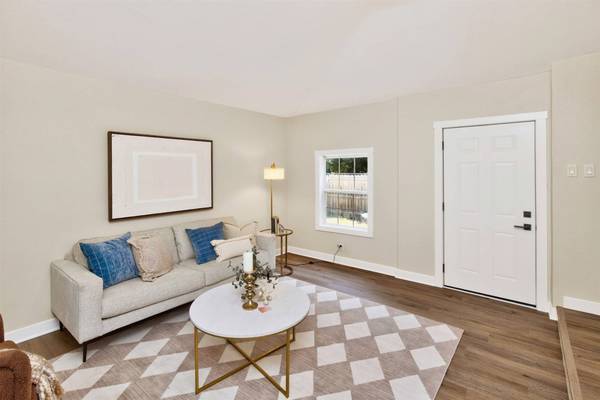 1920 E Walnut Street, Des Moines, IA 50316