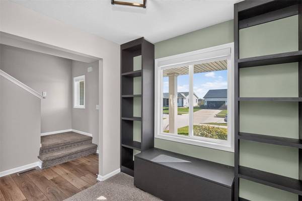 818 NE Meadow Landing Drive, Ankeny, IA 50021