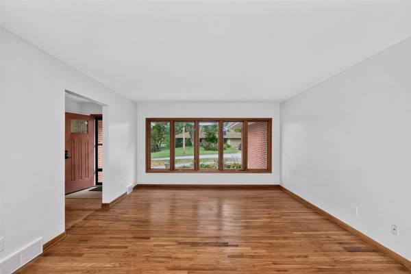 6510 Del Matro Avenue, Windsor Heights, IA 50324