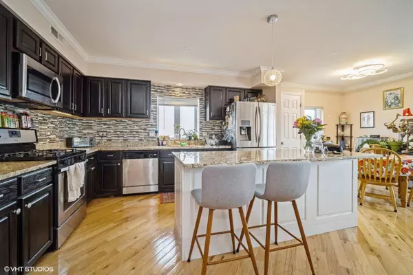 6560 W Diversey AVE #605D, Chicago, IL 60707