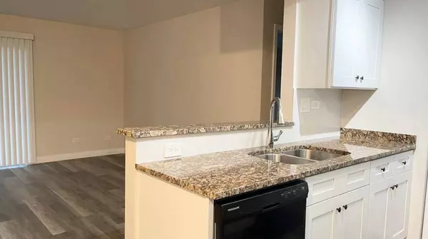 633 VIRGINIA RD #116, Crystal Lake, IL 60014