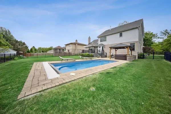 9013 Charing Cross RD, Woodridge, IL 60517