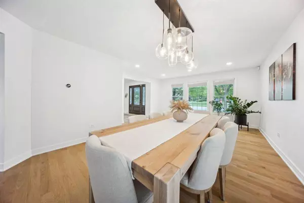 9013 Charing Cross RD, Woodridge, IL 60517