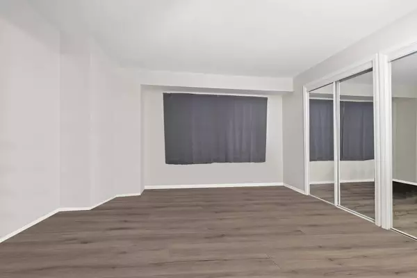 921 La Grange RD, La Grange, IL 60525