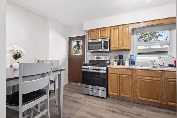 921 La Grange RD, La Grange, IL 60525