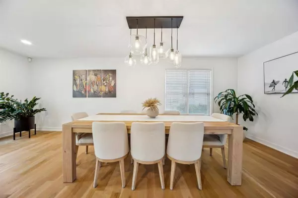 9013 Charing Cross RD, Woodridge, IL 60517