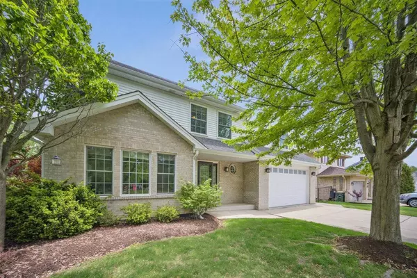 9013 Charing Cross RD, Woodridge, IL 60517