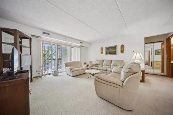 7414 W Irving Park RD #206, Norridge, IL 60706