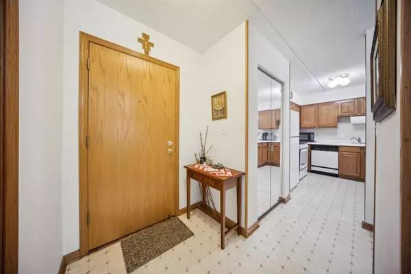 7414 W Irving Park RD #206, Norridge, IL 60706