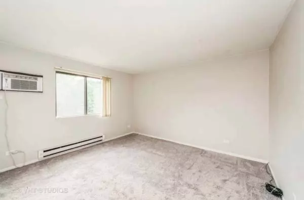 633 Virginia RD #214, Crystal Lake, IL 60014