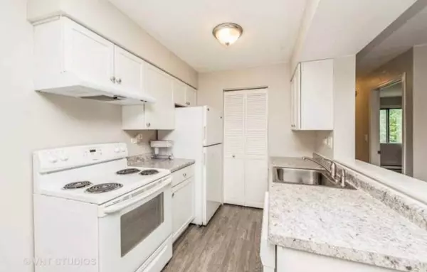 633 Virginia RD #214, Crystal Lake, IL 60014