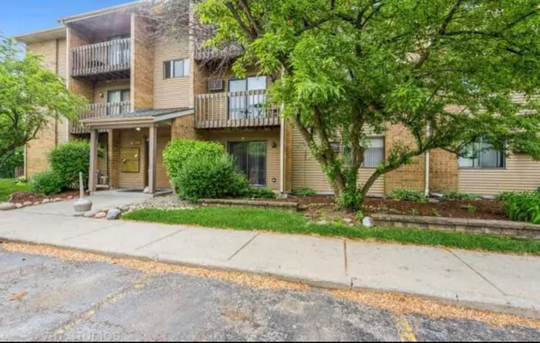 633 Virginia RD #214, Crystal Lake, IL 60014