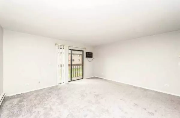 633 Virginia RD #214, Crystal Lake, IL 60014