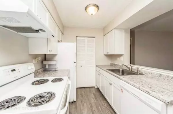 633 Virginia RD #214, Crystal Lake, IL 60014