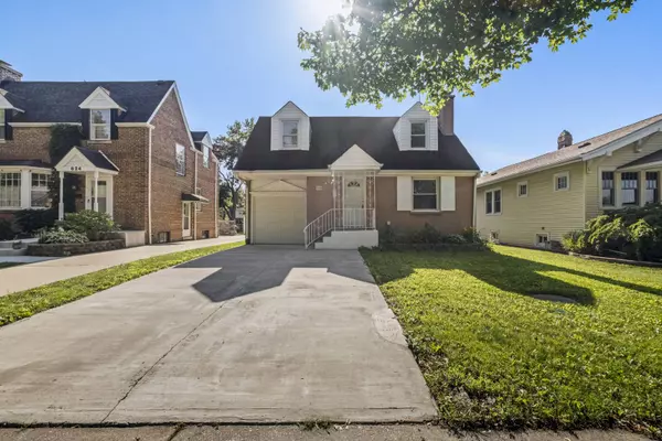 818 Margret ST, Des Plaines, IL 60016