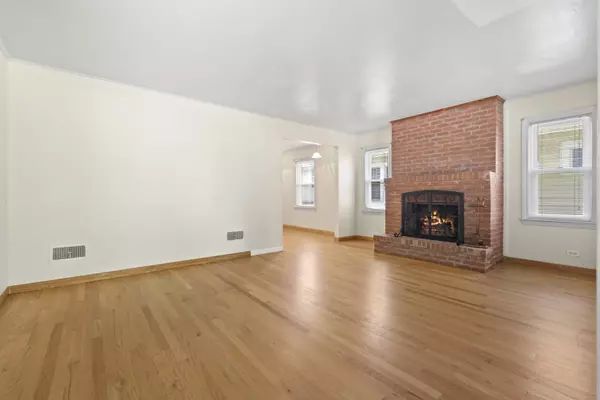 818 Margret ST, Des Plaines, IL 60016