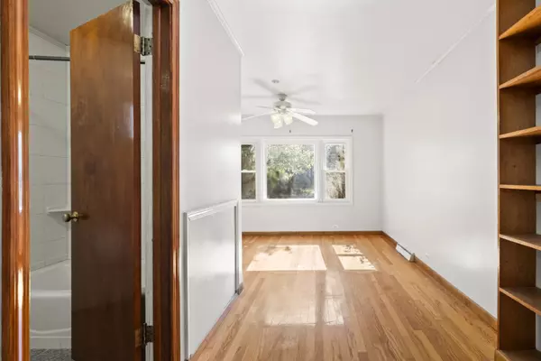 818 Margret ST, Des Plaines, IL 60016