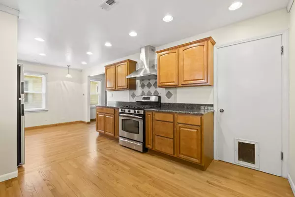 818 Margret ST, Des Plaines, IL 60016