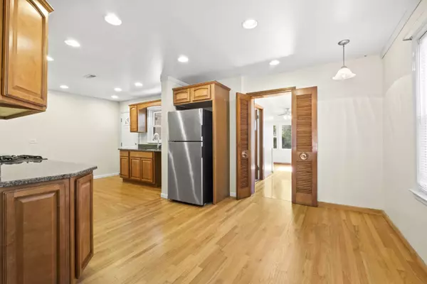 818 Margret ST, Des Plaines, IL 60016