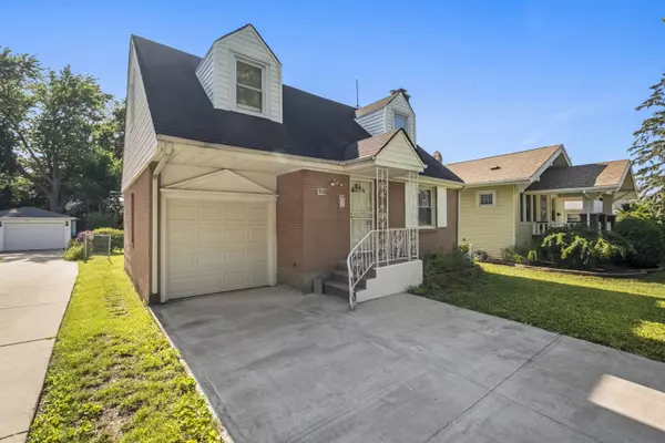 818 Margret ST, Des Plaines, IL 60016