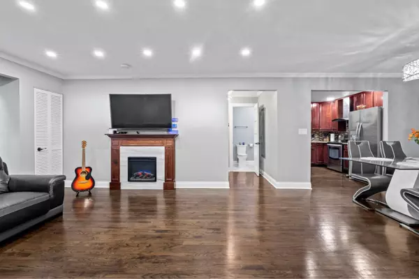 5450 Astor LN #216, Rolling Meadows, IL 60008