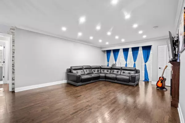 5450 Astor LN #216, Rolling Meadows, IL 60008