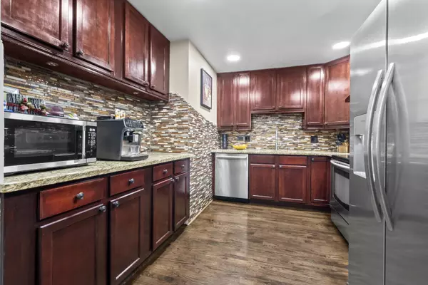 5450 Astor LN #216, Rolling Meadows, IL 60008