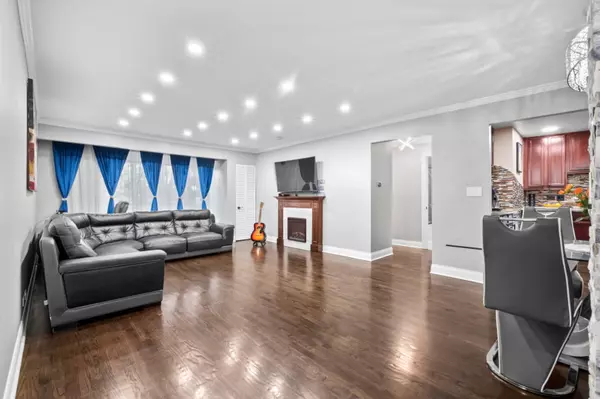 5450 Astor LN #216, Rolling Meadows, IL 60008