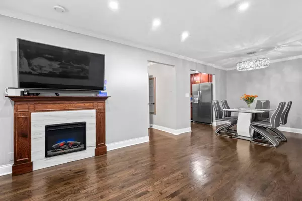 5450 Astor LN #216, Rolling Meadows, IL 60008