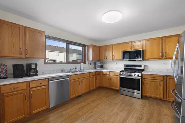 403 E Willow ST #403, Elburn, IL 60119