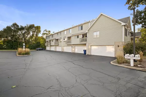 403 E Willow ST #403, Elburn, IL 60119