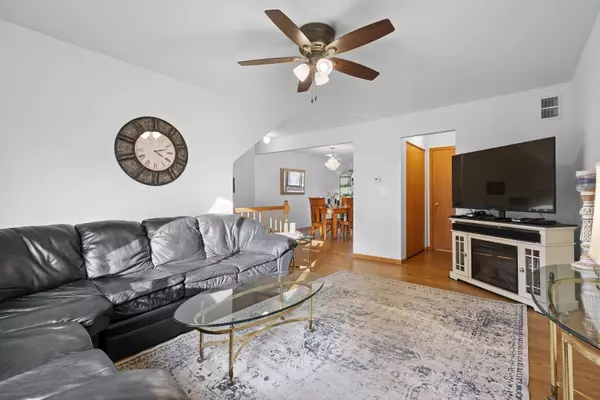 403 E Willow ST #403, Elburn, IL 60119