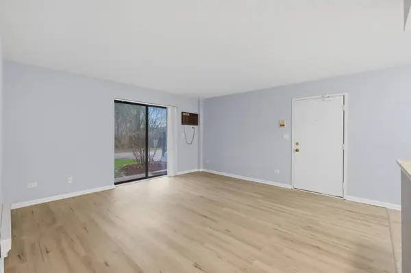 621 Virginia RD #107, Crystal Lake, IL 60014