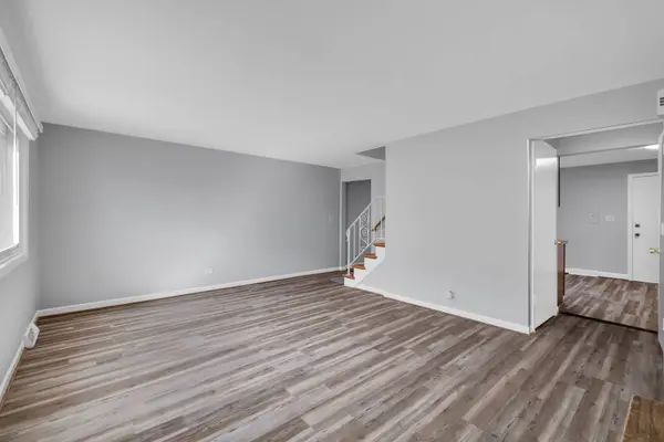 545 James Court #C, Glendale Heights, IL 60139