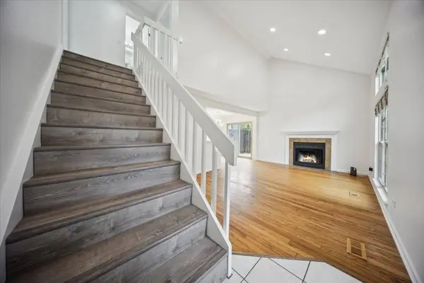 1242 N Knollwood Drive #1242, Palatine, IL 60067