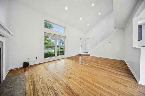 1242 N Knollwood Drive #1242, Palatine, IL 60067