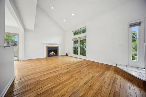 1242 N Knollwood Drive #1242, Palatine, IL 60067