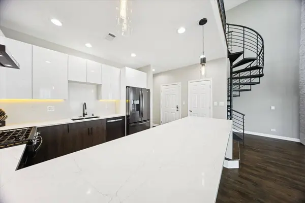 1600 N New England Avenue #4, Chicago, IL 60707