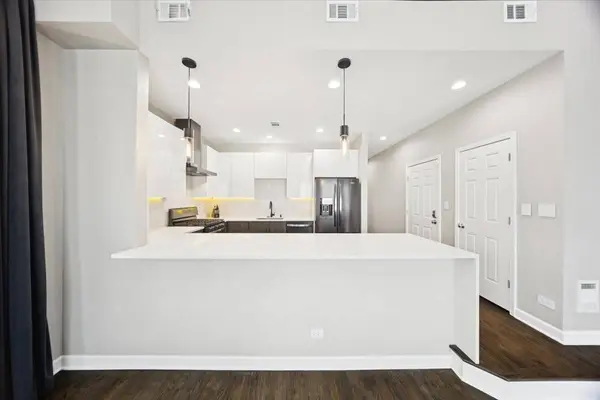 1600 N New England Avenue #4, Chicago, IL 60707