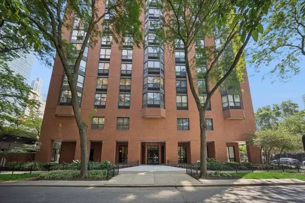 901 S PLYMOUTH Court #802, Chicago, IL 60605