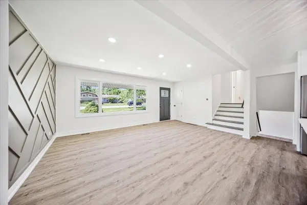 22W633 Burr Oak Drive, Glen Ellyn, IL 60137