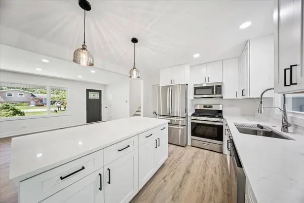 22W633 Burr Oak Drive, Glen Ellyn, IL 60137