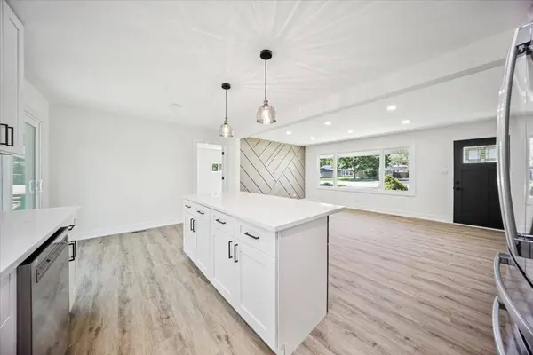 22W633 Burr Oak Drive, Glen Ellyn, IL 60137