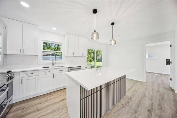 22W633 Burr Oak Drive, Glen Ellyn, IL 60137