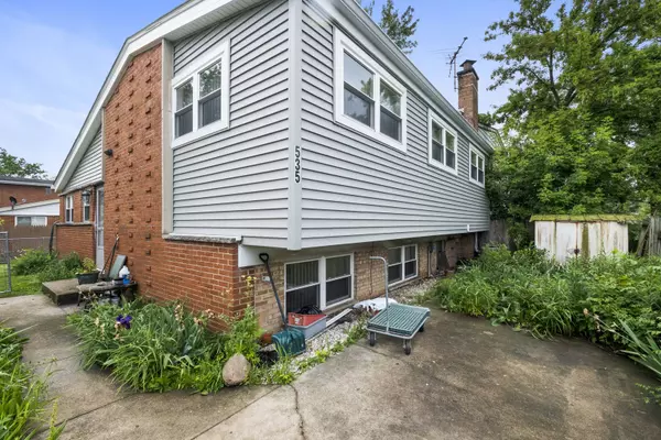 535 Glenshire Road, Glenview, IL 60025