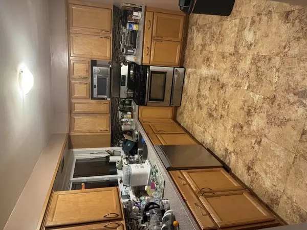 531 GLENSHIRE Road, Glenview, IL 60025